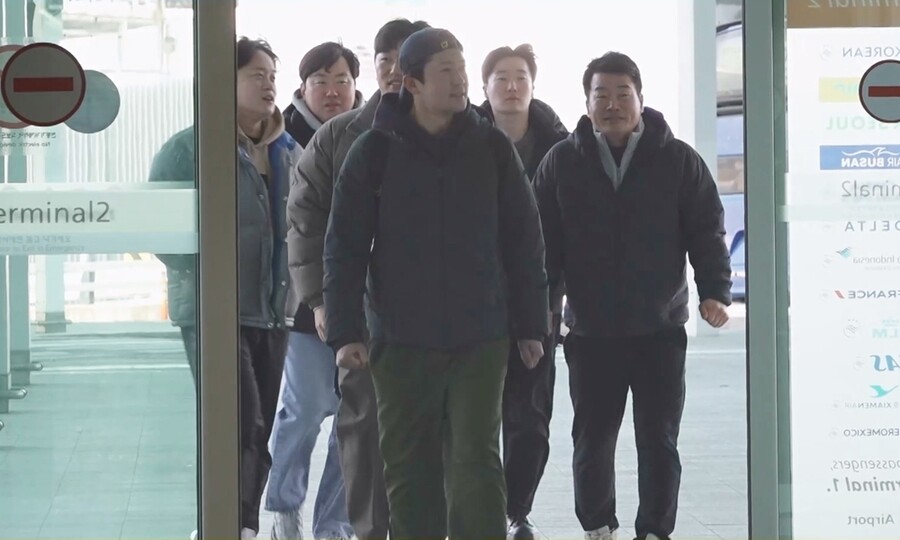 김대호, 대가족 사촌 이끌고 미니버스 대절…추억 강요에 "이런 추억 없다" '당혹'('나혼산')