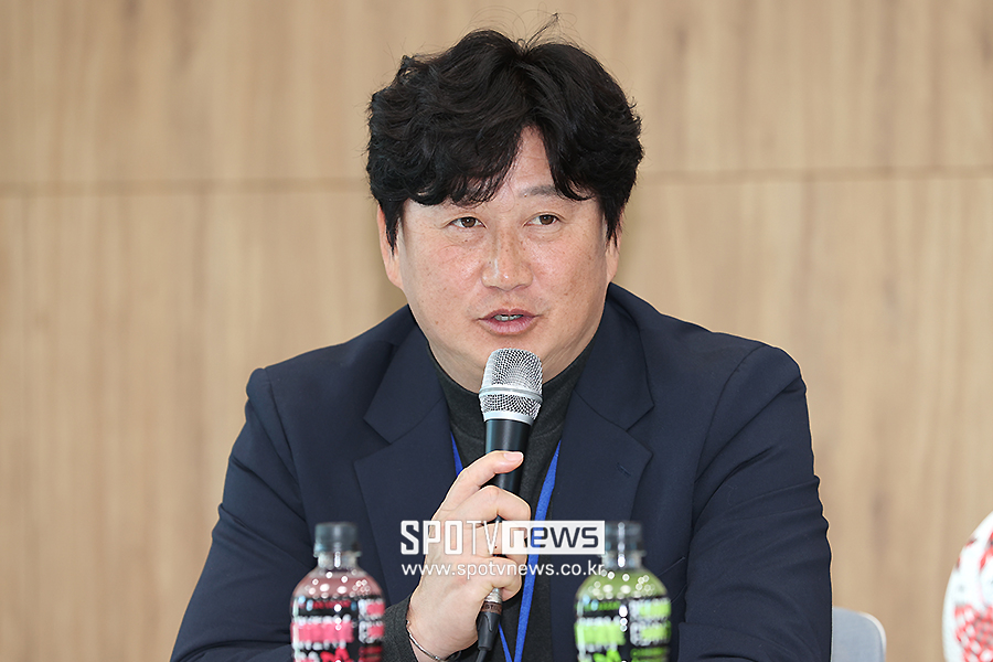[포토S] 질문에 답하는 박종관 한국대학축구연맹 전무이사