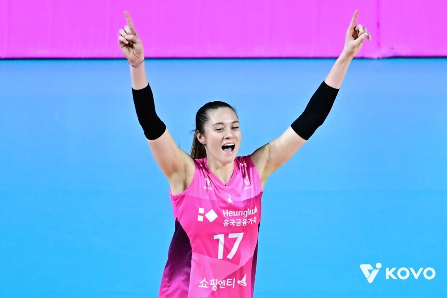 '6→2위' 도약 선봉장! 레베카, 4R MVP 선정…'12회' 레오, 김연경 제치고 역대 1위 등극