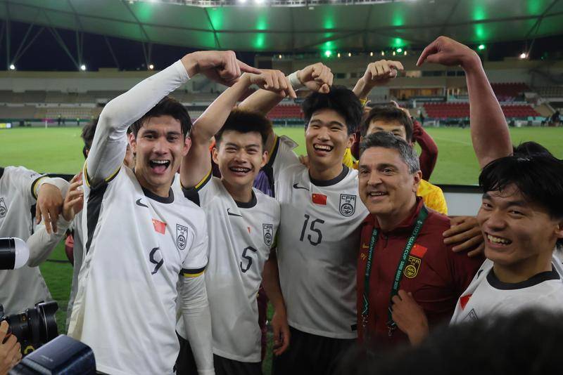 “중국 아이들이 자랑스럽다” 0-4 완패에도 박수 받은 '푸체 축구'...2002년 한국이 떠오른다