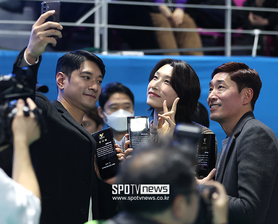 [포토S] 김연경, '김요한-신진식 감독과 함께 셀카~'