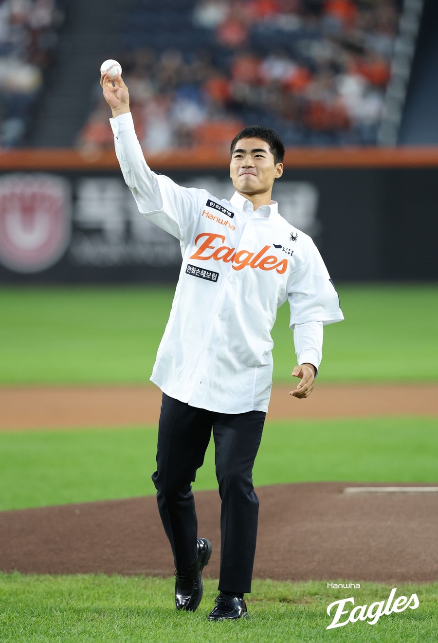 "과감하게 밀어붙일 생각" 김경문 감독 새 중견수 예고…100마일 때리는 19살이 도전한다