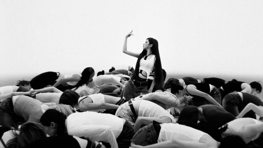 ▲ 아이들. 출처| 모노 뮤직비디오 캡처