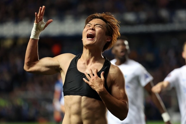 ▲ 벨기에 축구계에서는 "헹크가 오현규의 컨디션을 신중히 관리하며 협상 동향을 지켜보고 있다"는 관측과 "이적과 무관하게 단순 로테이션일 뿐"이라는 분석이 서로 엇갈리는 분위기다. 다만 풀럼이 실질적인 협상을 시작한 상태라는 현지 보도가 겹치며 일부 팬들은 '이적 조율 중 컨디션 조절' 가능성에 무게를 두기도 한다. ⓒ 연합뉴스/EPA