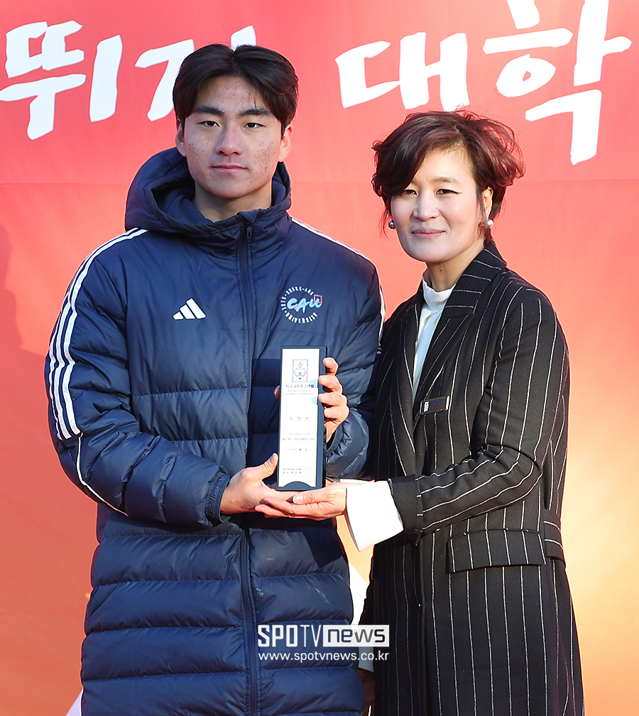 ▲ 중앙대 김수민 한국대학축구연맹 이보애 부회장 ⓒ곽혜미 기자