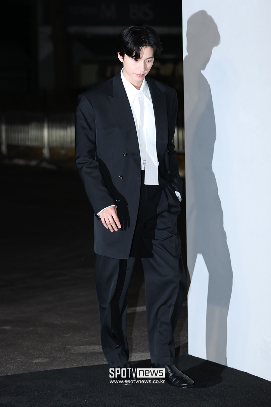 [포토S] 홍경, '등장부터 멋짐'