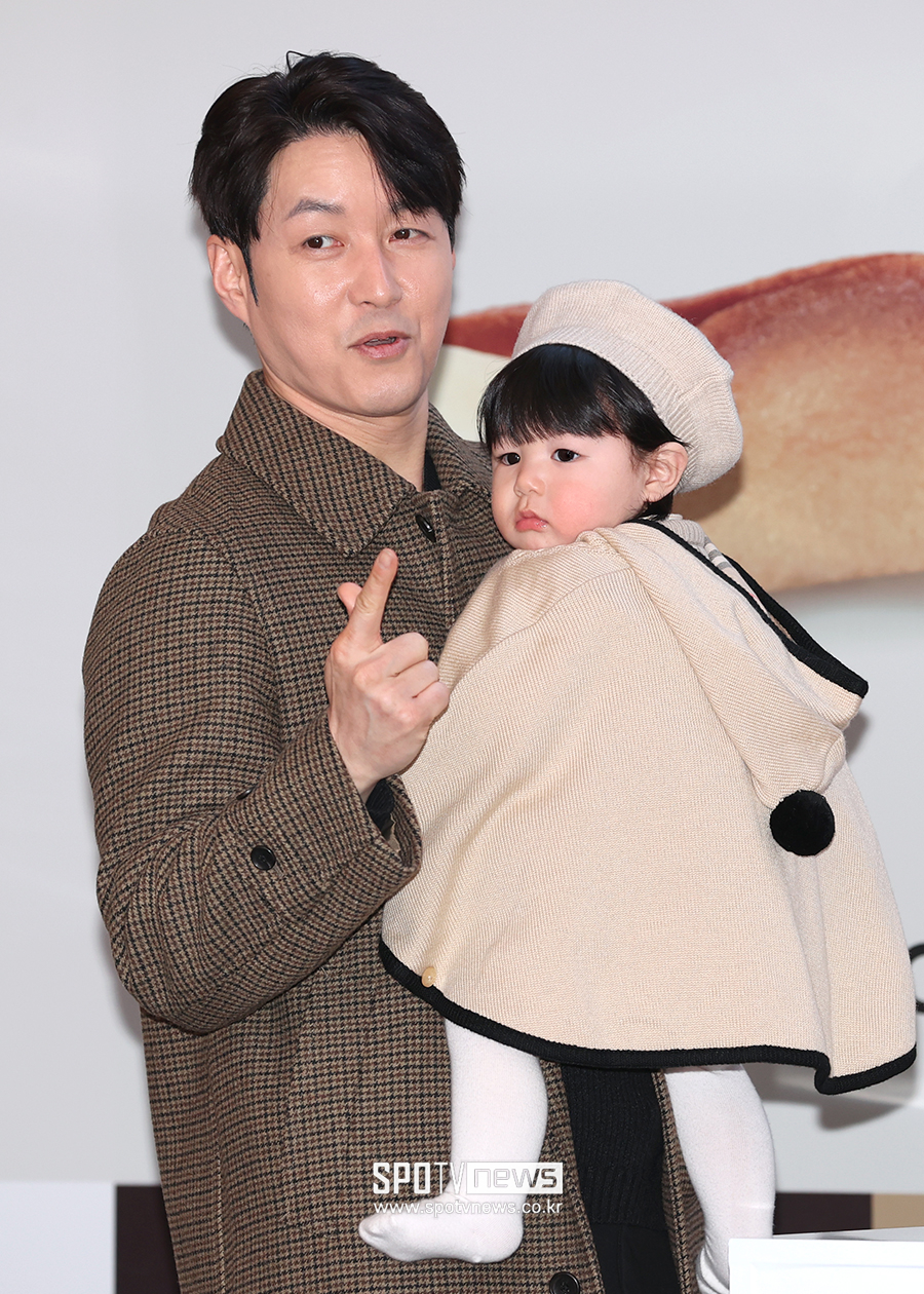 [포토S] 심형탁, '깜찍한 아들 하루와 함께'