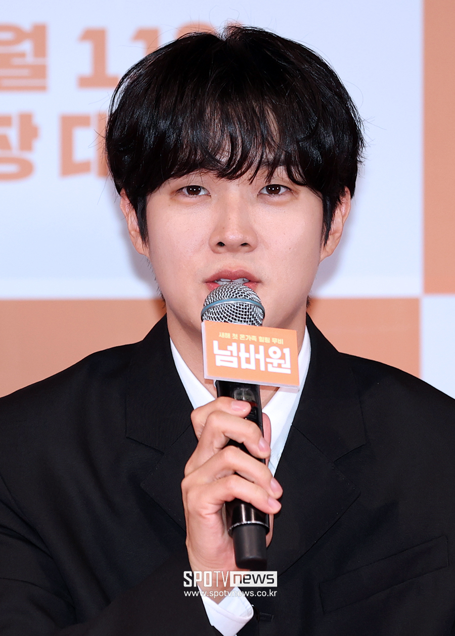 [포토S] 인사말 하는 최우식