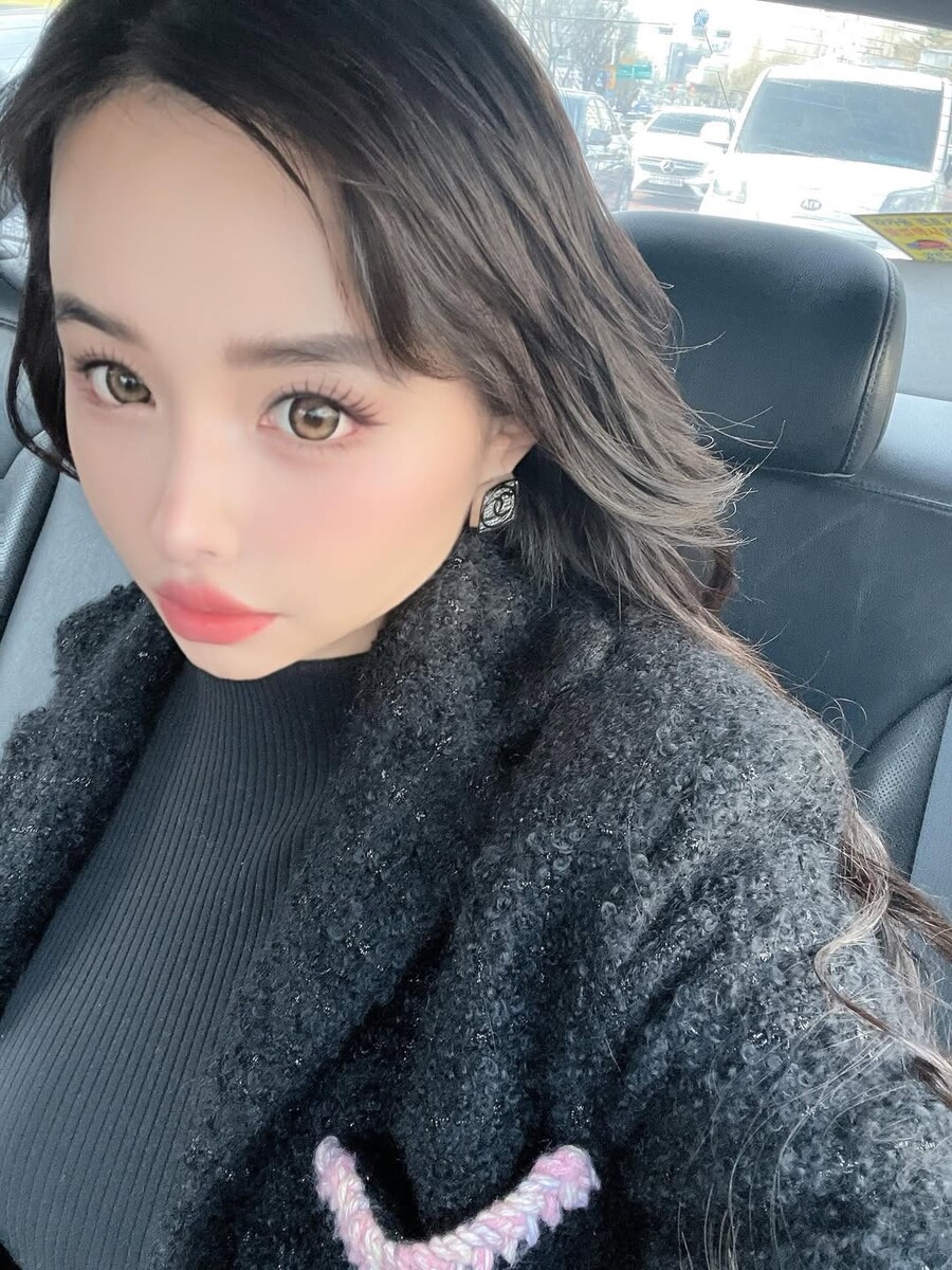 박봄, 어딘가 달라졌다…청순미 폭발한 택시 인증샷