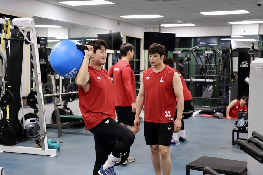 ▲ 고명준(왼쪽)과 김재환 ⓒSSG 랜더스