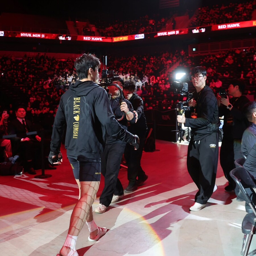 "블랙컴뱃 UFC 부산 대회 넘었다"…유튜버가 만든 기적, 국내 첫 1만 관중 유치 성공