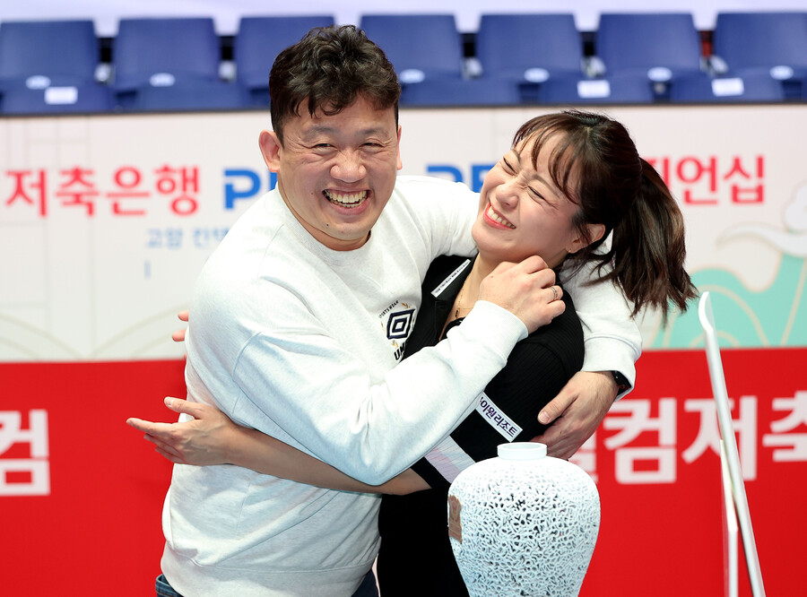 "욕심 버리니 우승 왔다" 45살 베테랑, '삼수' 끝에 첫 우승 드라마…신예 정수빈과 7세트 끝장승부→프로 데뷔 6년 만에 챔피언 등극
