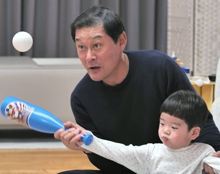 이종범, 25개월 외손자에 꿀 뚝뚝…"피지컬 상위 0.01%, 근육량 뛰어나"('슈돌')