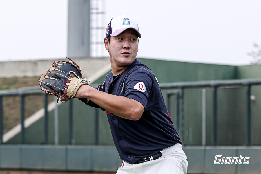 '한동희 합류' 교통정리 본격화, 롯데 천재타자 3루수 변신? "움직임이 1루보다 낫다"