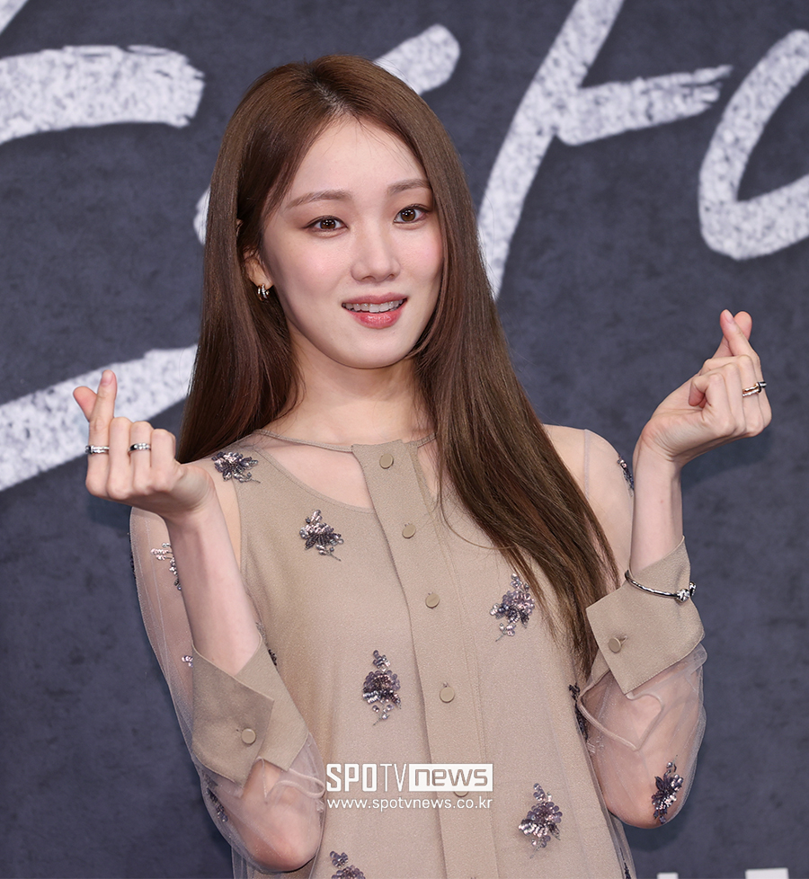 [단독]이성경, 드라마 '백조세탁소' 주연…2026 '열일 행보'