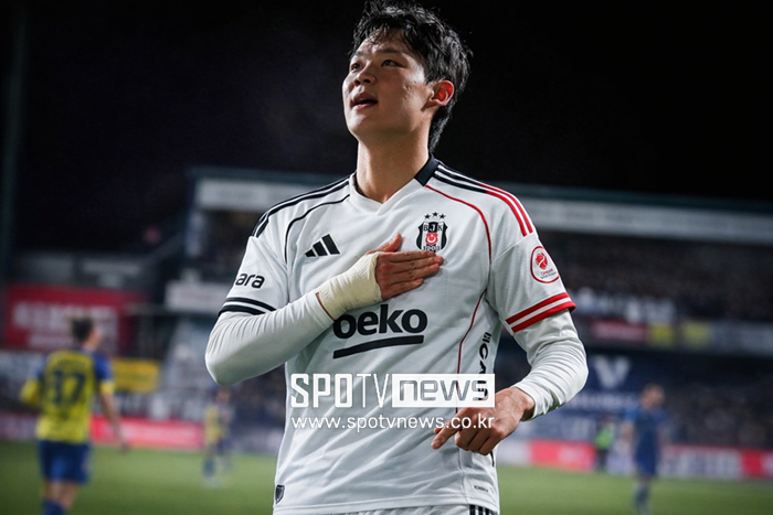 ▲ 타미 에이브러햄의 이적 이후 스트라이커를 물색해온 베식타스가 새로운 골잡이를 찾았다. 베식타스는 헹크 소속의 24세 대한민국 국가대표 공격수 오현규를 두고 벨기에 구단과 모든 조건에 합의했다.  오현규는 2024년 셀틱을 떠나 헹크 유니폼을 입었다. 곧바로 주전 자리를 꿰차며 팀 내 최전방을 담당했다. 오현규는 등을 지는 플레이보다는 자신의 주력을 사용한 상대 뒷공간을 파고 들거나, 문전에서 좋은 위치 선정으로 팀에 득점을 가져다 줬다.