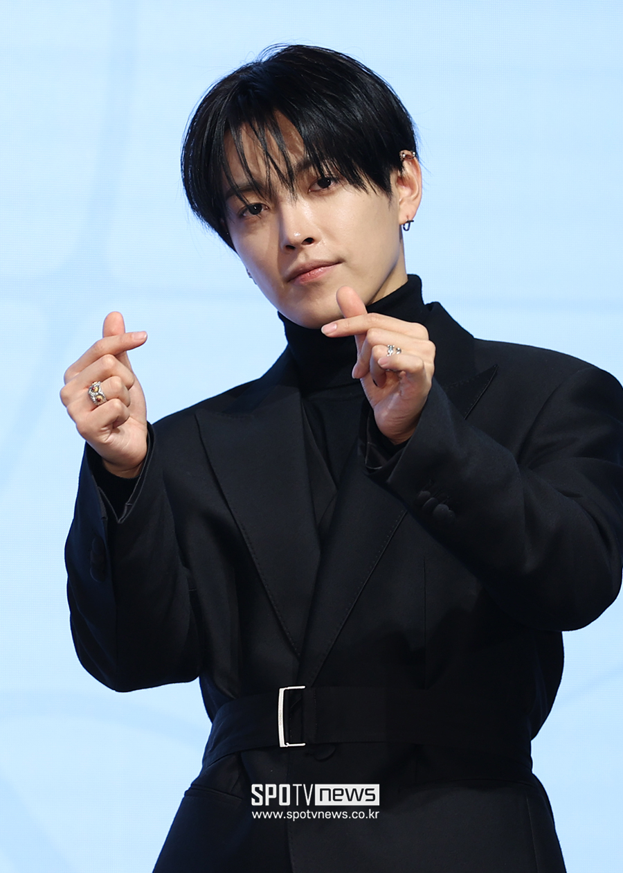 [포토S] 에이티즈 홍중, '하트 뿅'