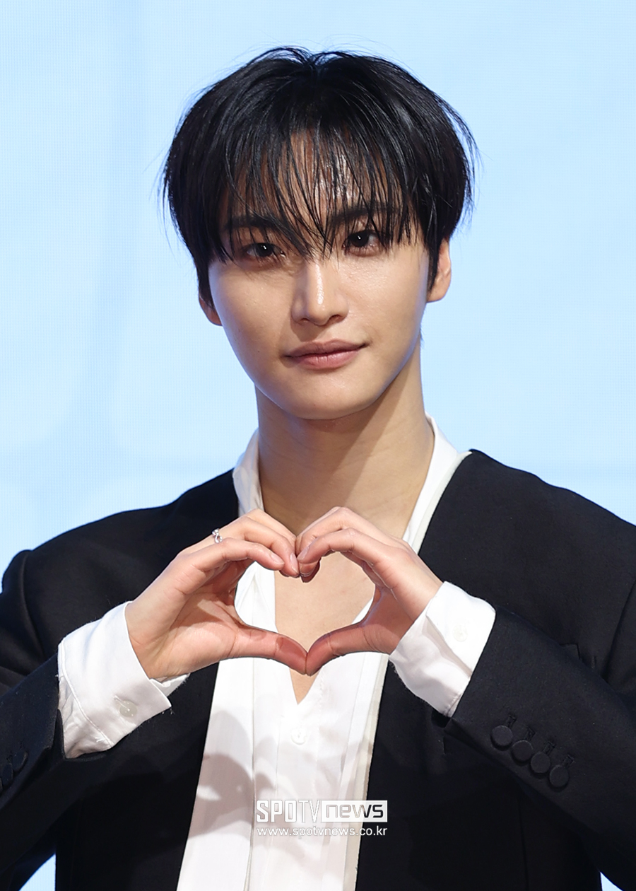 [포토S] 에이티즈 성화, '하트 받으세요'
