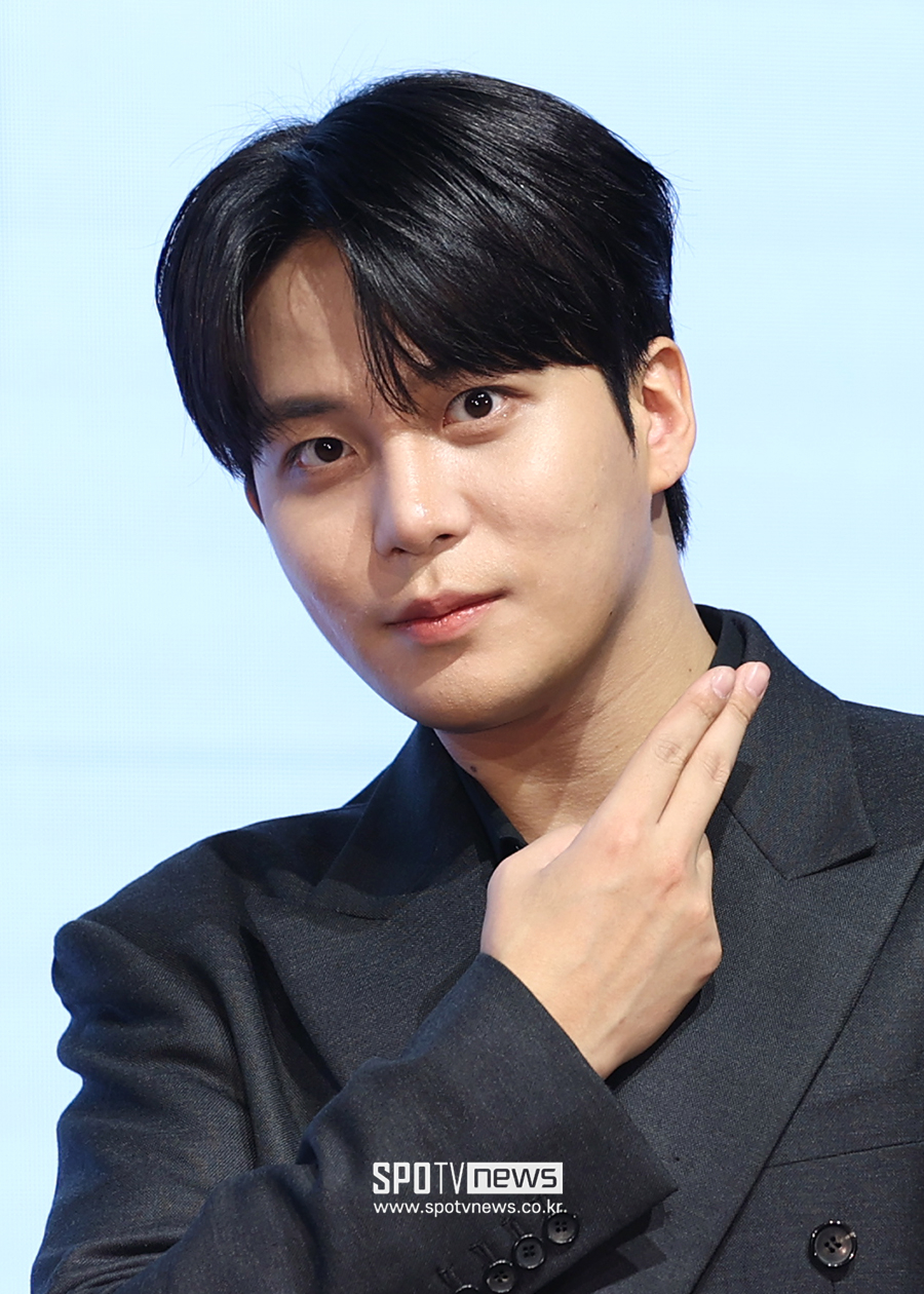 [포토S] 에이티즈 종호, '기대하세요'