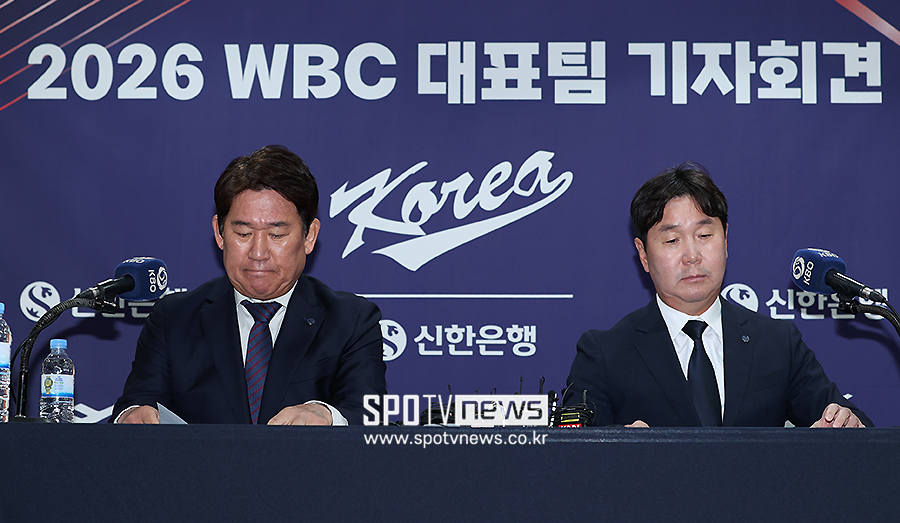 [포토S] 조계현 전력강화위원장-류지현 감독, '고심'
