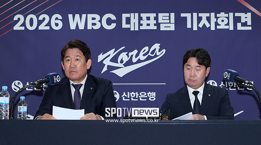 [포토S] 질문에 답하는 조계현 강화위원장