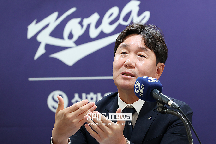 ▲ 류지현 감독. 2026 월드베이스볼클래식 한국 야구 대표팀을 이끄는 류지현 감독이 6일 최종 엔트리 30인 선발 관련 공식 기자회견에서 샌프란시스코 자이언츠 외야수 이정후를 대표팀 주장으로 결정했다고 밝혔다. ⓒ곽혜미 기자
