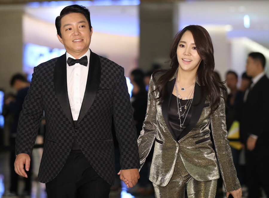 [공식]이범수·이윤진, 파경 2년만에 합의 이혼…"오해 해소" 동시 발표