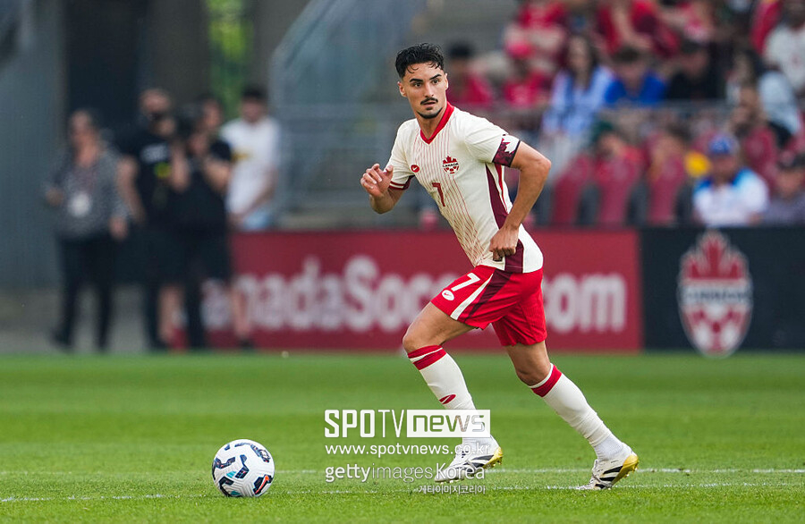 ▲ 로스앤젤레스 FC(LAFC)가 중원 사령관 스테판 유스타키오를 전격 영입하며 대권 도전을 향한 마지막 퍼즐을 맞췄다. 손흥민에게 유럽 최정상급 수준의 정교한 패스 줄기를 공급할 전담 파트너를 붙여줬다는 점에서 MLS 정상을 노리는 LAFC의 야심을 극명하게 드러낸 대목이다. ⓒ게티이미지