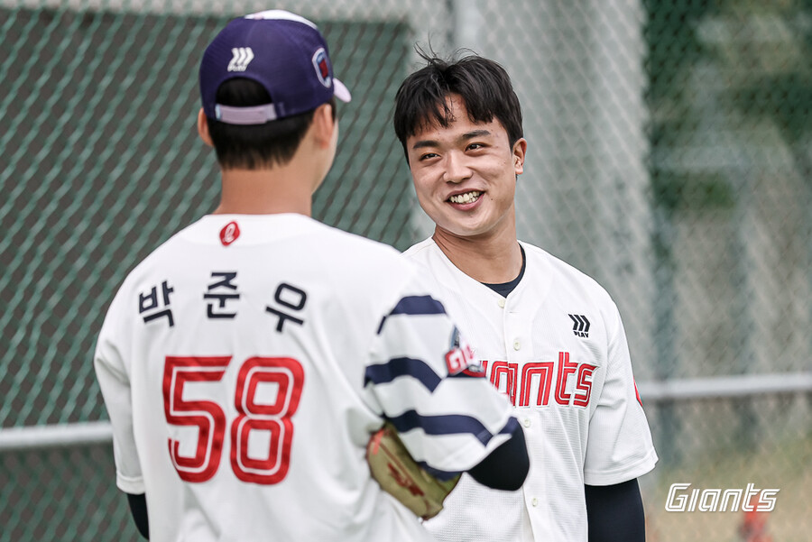 롯데 캠프에 등장한 유일 신인! 이대호 잡았던 152km 유망주의 당찬 각오 "자신 있습니다!"