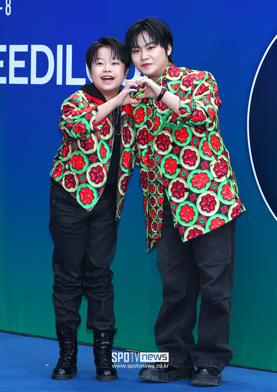 [포토S] 황민호-황민우, '맞춰 입은 재킷~'