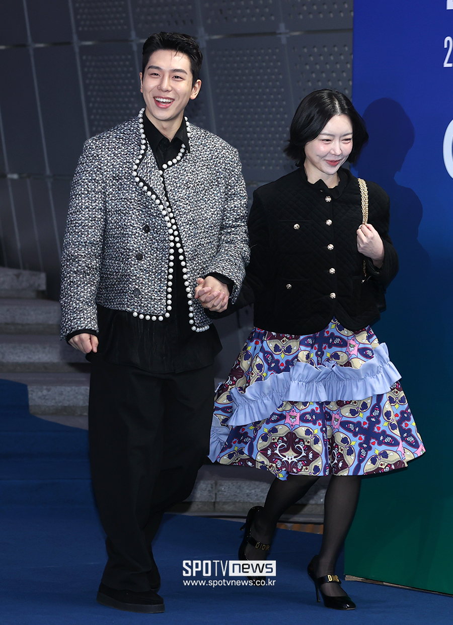 [포토S] 레이디제인-임현태 부부, '손 꼭 잡고 등장'