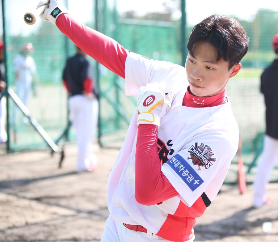 ▲ 이범호 감독은 박재현의 타격 방향성에 대해 생각을 조금 더 바꾸면 더 많은 안타를 칠 수 있을 것이라 기대한다 ⓒKIA타이거즈