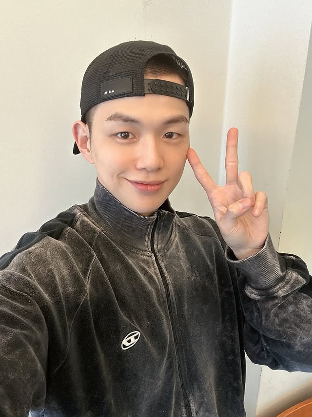 강다니엘, '재결합' 워너원 남겨두고 떠났다…'까까머리' 사진 공개 "다녀오겠습니다"