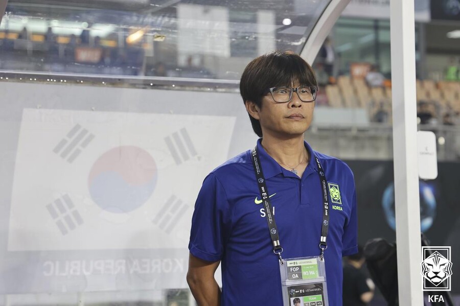 ▲ 대한축구협회는 신상우 감독이 이끄는 여자축구 국가대표팀의 2026 AFC 여자 아시안컵 참가 명단을 10일 확정 발표했으며 해외파 8명이 포함된 대표팀은 15일부터 코리아풋볼파크에서 소집훈련을 진행한 뒤 19일 호주로 출국해 3월 2일 이란과 조별리그 1차전을 치르고, 이번 대회 상위 6팀은 2027 브라질 여자월드컵 본선 진출권을 획득한다. ⓒ대한축구협회