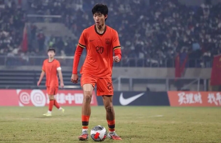 골골골골골골골골골…中 크라우치 '8경기 14골' 미쳤다!…日 당황 "일본 지도법 이식되면 중국 축구 진짜 무서워질 것"