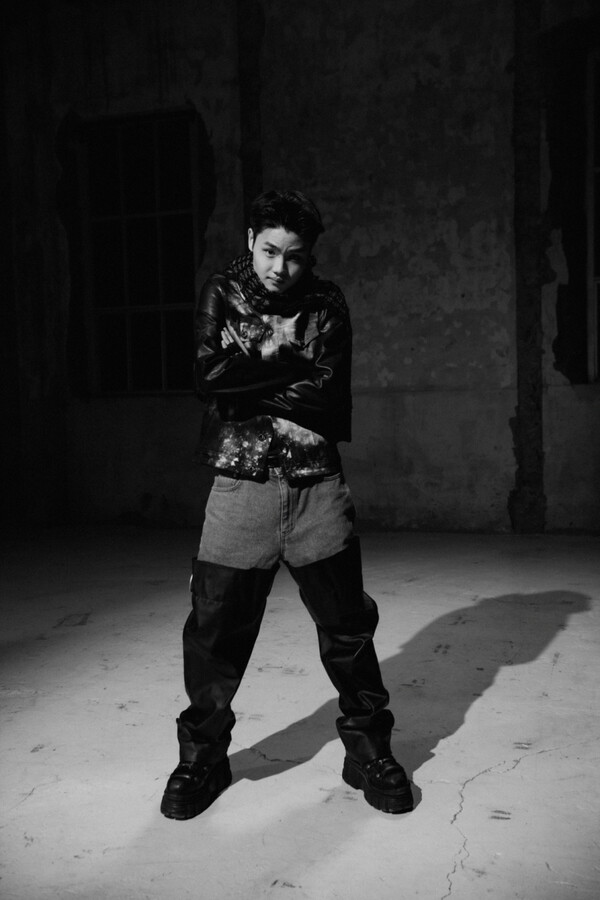 '06년생 신인' 김기표, 본격 아티스트 행보…AOMG "다양한 음악적 색채 표현할 것"