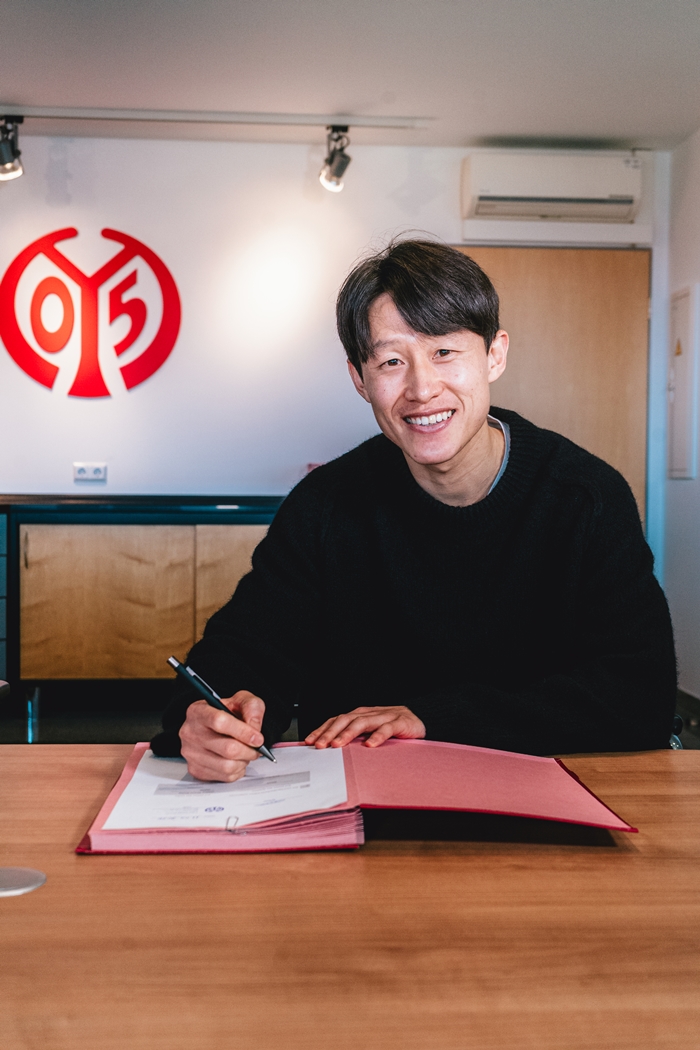 [오피셜] 차붐 다음 韓 축구 레전드 등극…'독일에서만 무려 10년' 이재성, 마인츠와 2년 재계약!