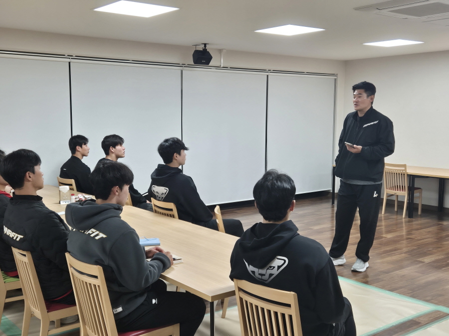 ▲ 노경은 강연 ⓒSSG 랜더스