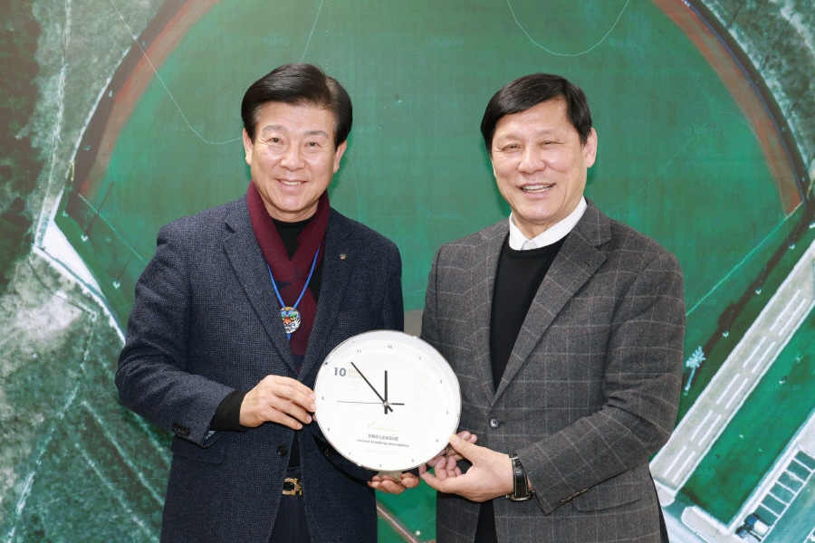 KBO, 금산군과 야구 활성화 방안 논의 "전광판 단체 응원 추진"