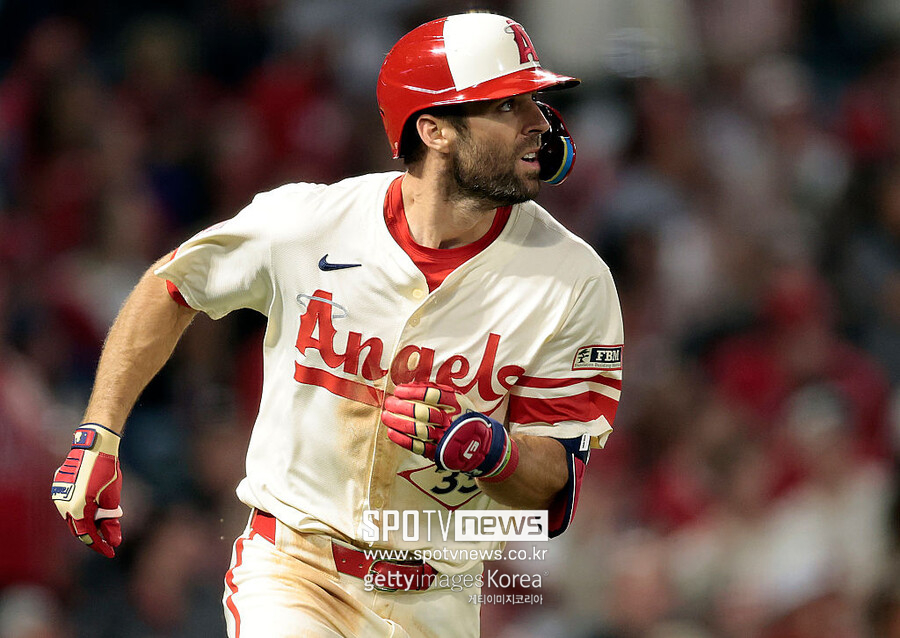 김혜성에 밀리고 MLB 최악의 팀으로…타율 0.186에도 현역 연장 성공, 그러나 "마이너 계약 가능성"