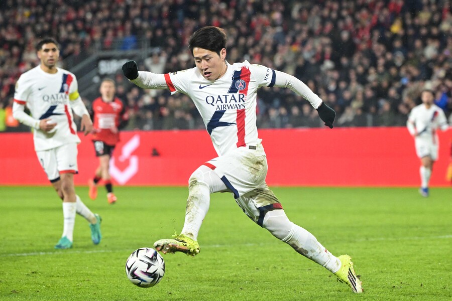 '아뿔싸' 이강인, 쐐기골 실점에 빌미 제공→몸 싸움에 밀렸다...PSG, 렌 원정서 1-3 충격패 '2위 추락 위기'