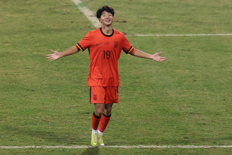 中축구 초대형 경사! '깜짝 유럽파' 또 나왔다…2009년생 완샹, 챔스급 명문 '츠르베나 1군' 등록→"월드컵 꿈 점점 커진다" 들썩
