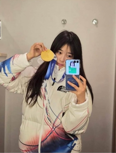 "동계 스포츠의 손흥민" 中도 놀랐다…최가온, 한국 설상 78년 기다림 끝낸 '한 번의 점프'→"17살에 최대 30억 수익 예상”
