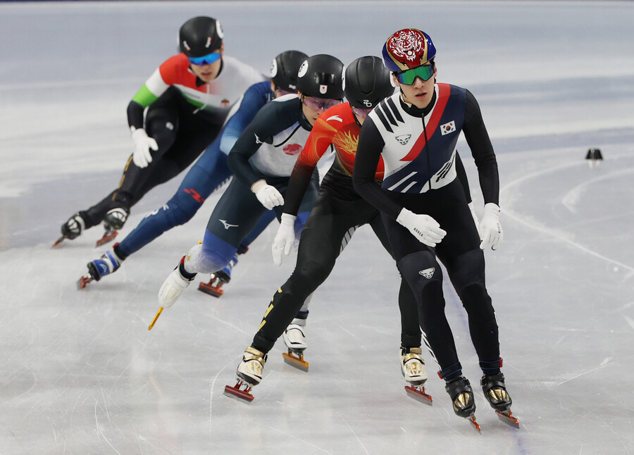 [올림픽]쇼트트랙 남자 1500m, 황대헌-신동민 준결승행... 임종언은 미끄러져 탈락 