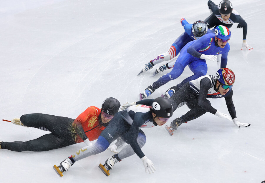 [올림픽] 운이 따랐다! 황대헌-신동민 극적으로 남자 1500m 결승진출 