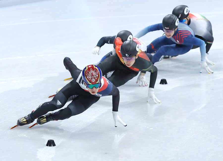 ▲ 황대헌. 남자 쇼트트랙 1500m에서 한국이 또 한 번 금빛 질주를 이어갈 발판을 마련했다. 황대헌(강원도청)과 신동민(화성시청)이 나란히 결승에 오르며 메달 경쟁에 뛰어들었다. 다만 기대를 모았던 임종언(고양시청)의 예선 탈락은 아쉬움으로 남았다. ⓒ연합뉴스