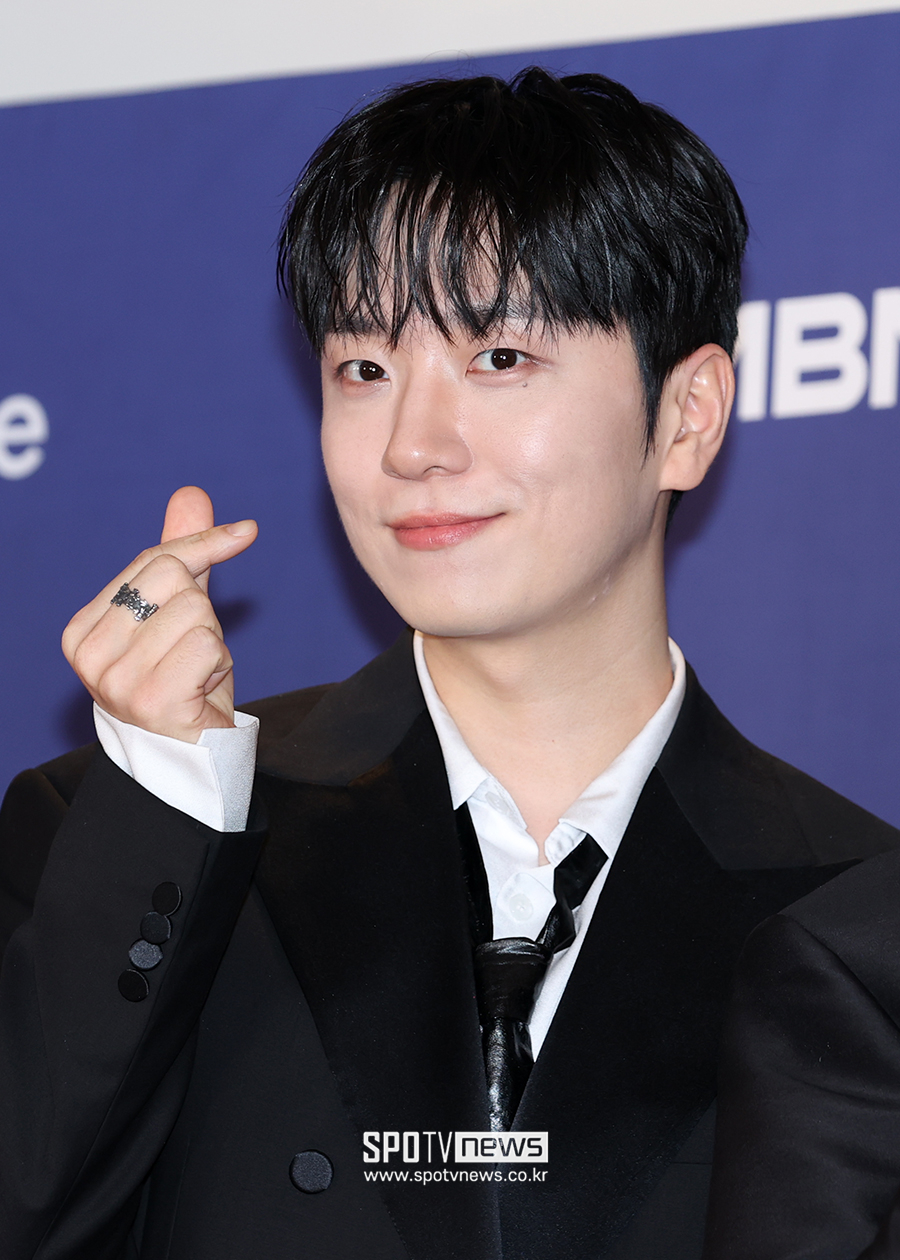 [포토S] 고우림, '♥김연아 향한 하트'