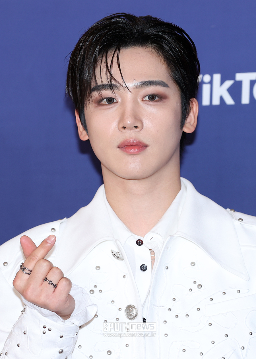 [포토S] 위아이 김요한, '스모키 메이크업'