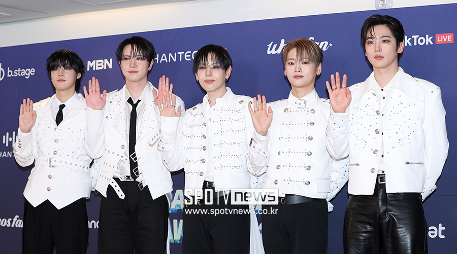 [포토S] 위아이, '기대하세요!'