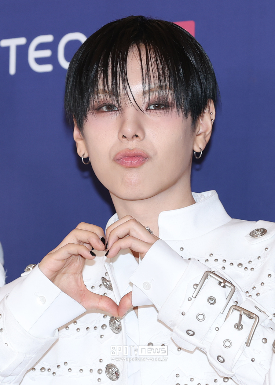 [포토S] 위아이 장대현, '하트도 힙하게'